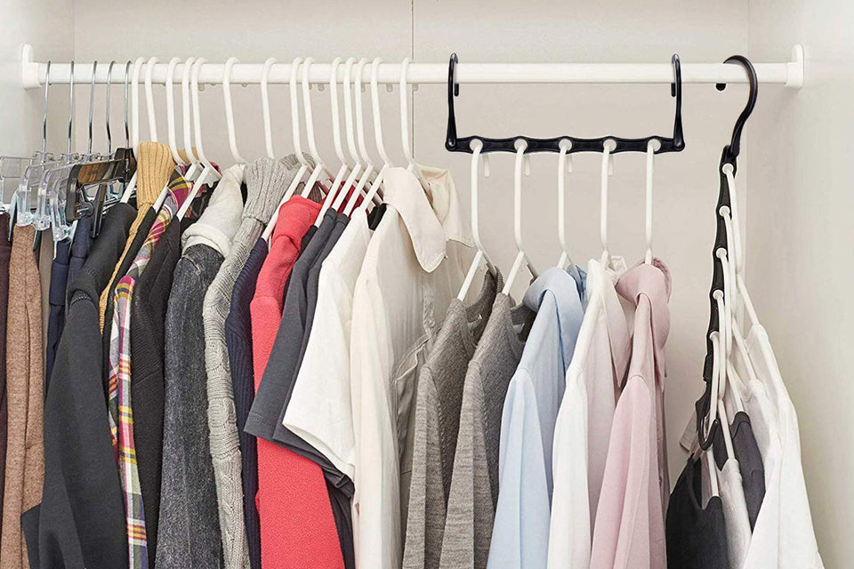 HOUSE DAY Black Magic Hangers Space Saving Clothes Hangers Organizer Smart Closet Space Saver Pack of 10 with Sturdy Plastic for Heavy Clothes